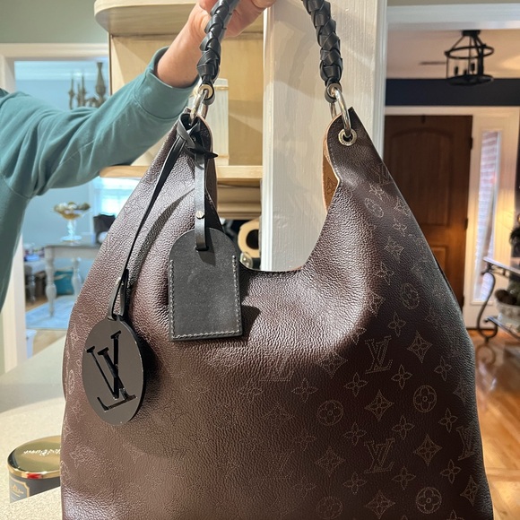 Carmel in Black - Picture 4 of 15